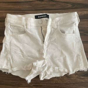 Express mid-rise white denim shorts womens size 2